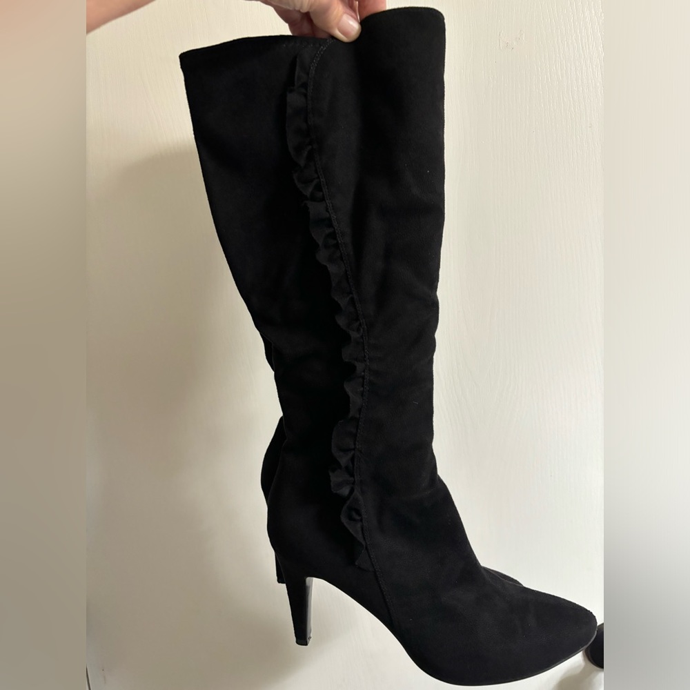 Women’s suede black boots size 8 1/2